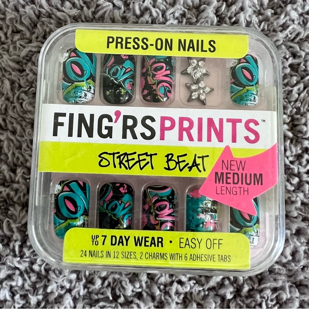 Fing'rs Prints Street Beat Press On Nails graffiti BLOCK PARTY  NEW